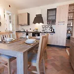 Casa Pina - By Lovecomo